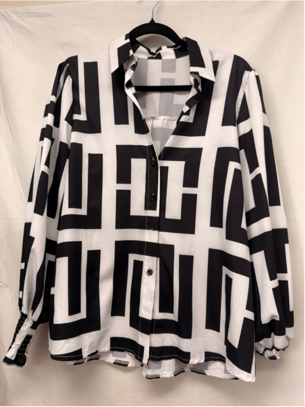 Women's Unbranded Black & White Geometric Button Down Shirt M